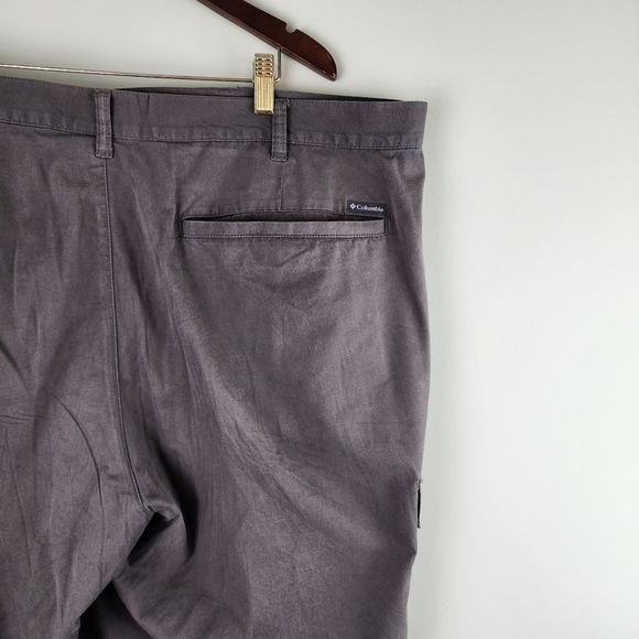 Columbia Men's Flat Front Shorts Gray Size 46 x 10 - Picture 3 of 4